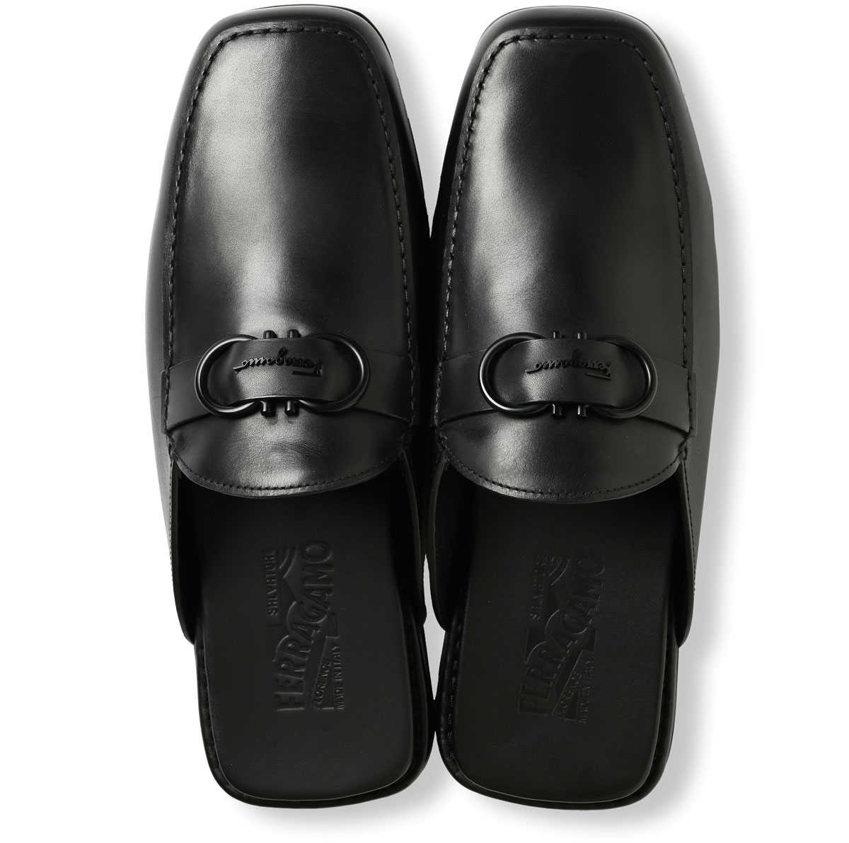 サルヴァトーレ フェラガモ〉なら身に纏うだけでバカンス気分を