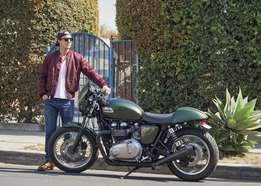 カリフォルニアのモーターサイクリスト vol.1渋いグリーンが映える大人のカフェレーサー！――トライアンフ スラクストン 900