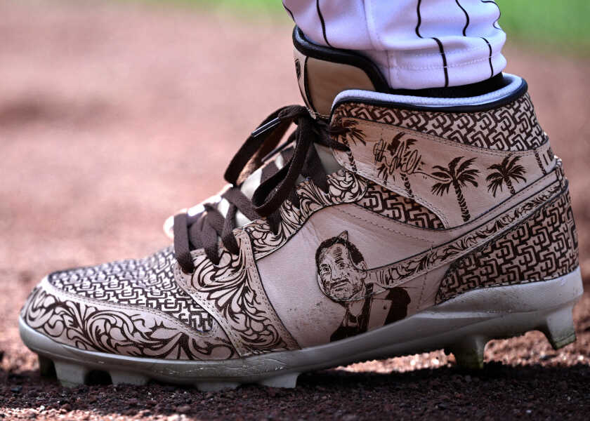 MLBパドレスの主砲タティス Jr.がユニークスパイクを披露！ | Fashion