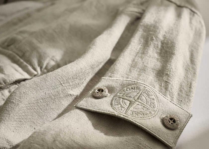 Catch the Wave！ ［フェンディ／スタジャン］〈フェンディ〉の