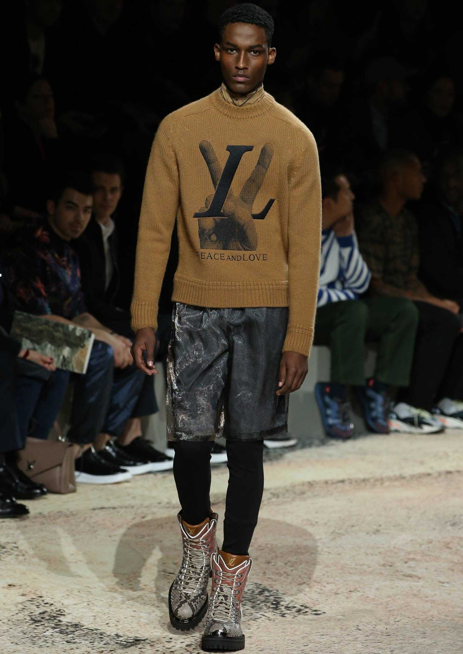 ルイ・ヴィトン〉ポップアップストアなら大人の着こなしの“展望”も