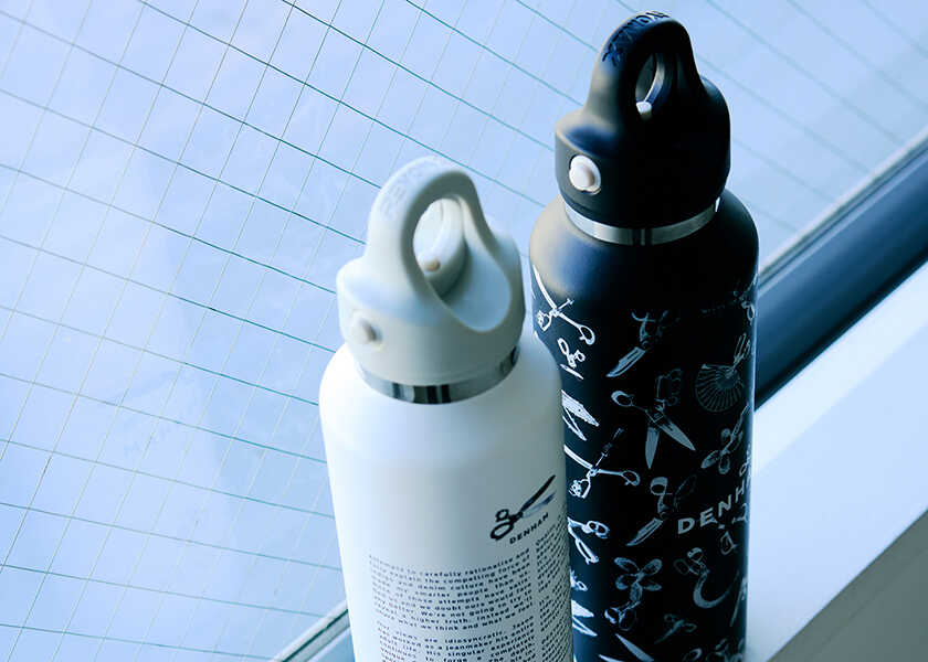 限定デザインが発売！デニムブランド〈デンハム〉の次なるコラボは、真空断熱ボトル!?