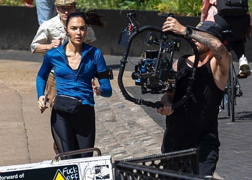 ガル・ガドットが新作スリラーをロンドンで撮影中！