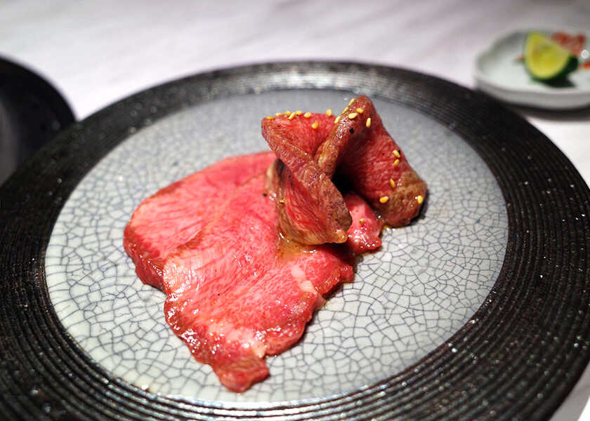 アレが食べたいからこの店へ！ vol.77〈銀座焼肉 サロン ド エイジング ビーフ〉銀座で味わうべきは、貴重な“極上黒タン元と極上熟成タン元”の食べ比べ！