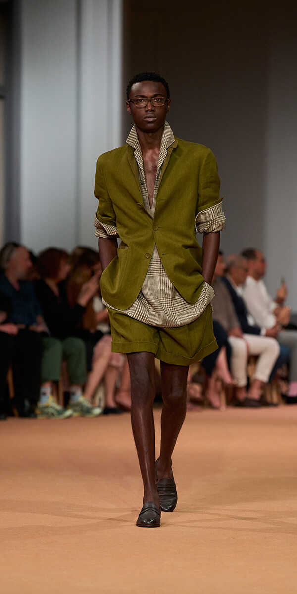 ドバイ発SS2026コレクションで〈ゼニア〉が伝えたかったこと | Fashion