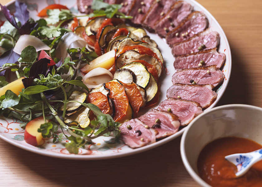 アレが食べたいからこの店へ！ vol.79〈ナイトマーケット（Night Market）〉“シブニ”＝渋谷2丁目に現れた、アジアングルメを楽しむ！