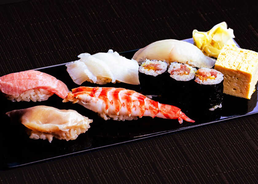 はまだふくこの発見！ 料理とお酒のベストマッチング！ Vol.80〈江戸前鮨✕神戸ビーフ/鉄板焼「彩Irodori」〉「両方食べたい！」が叶う、“鮨”と“鉄板焼”の贅沢ディナー！　