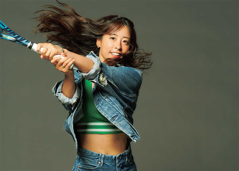 アスリートとデニム国内外を転戦しながらSNSでもテニス界を盛り上げる【園田彩乃】！　スポーティかつ大人なデニム・オン・デニム！