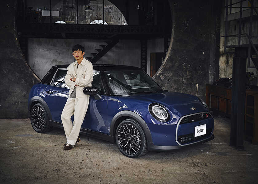 杉野遥亮さんが試乗！〈MINI〉クーパー 5ドアには好きが続く理由がある！