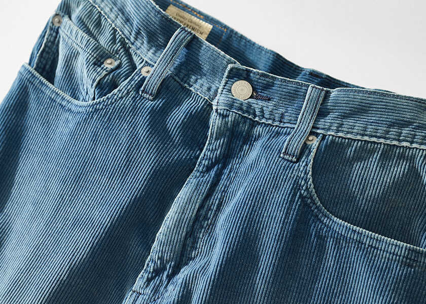 季節感のあるお洒落を楽しめるボトムとは？　コーデュロイパンツがあれば、秋スタイルが簡単に完成！ 