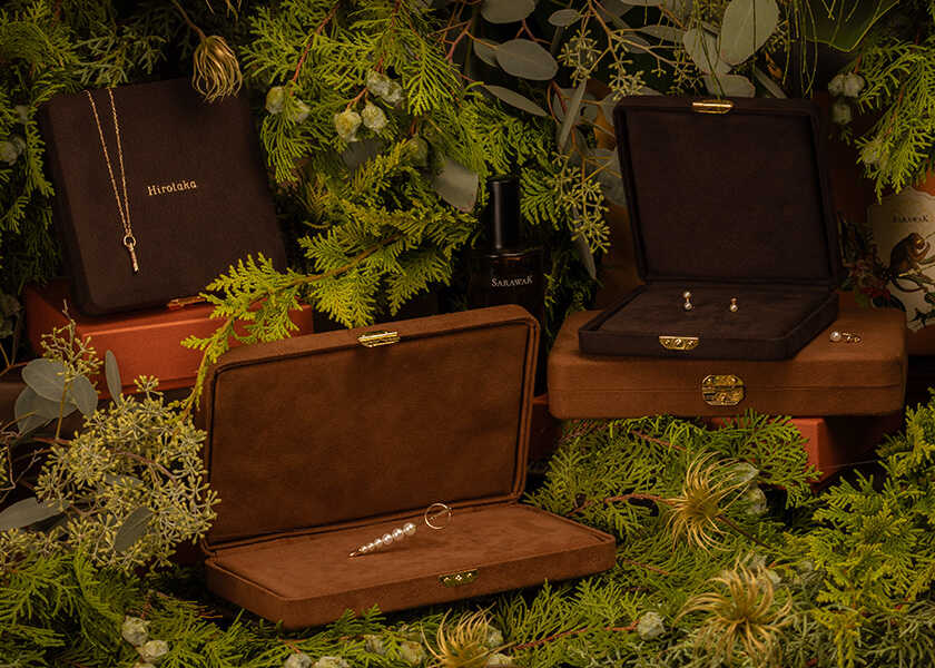 〈ヒロタカ〉から今年も限定ホリデーコフレが登場! ミニマルでエッジな輝きを纏うジュエリーセットにうっとり!