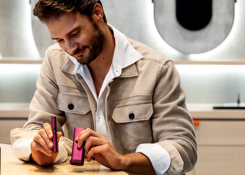 上質感を高めた〈グロー〉の最新加熱式たばこデバイスで叶う！楽しみ方が広がる"プレミアム"な一服を！