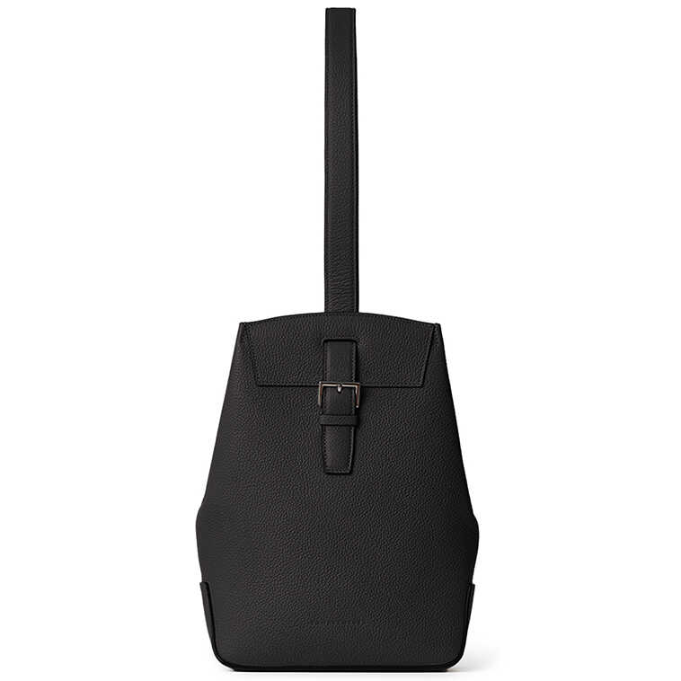 松坂桃李が選んだバッグは〈ボナベンチュラ〉！休日によく似合うのは