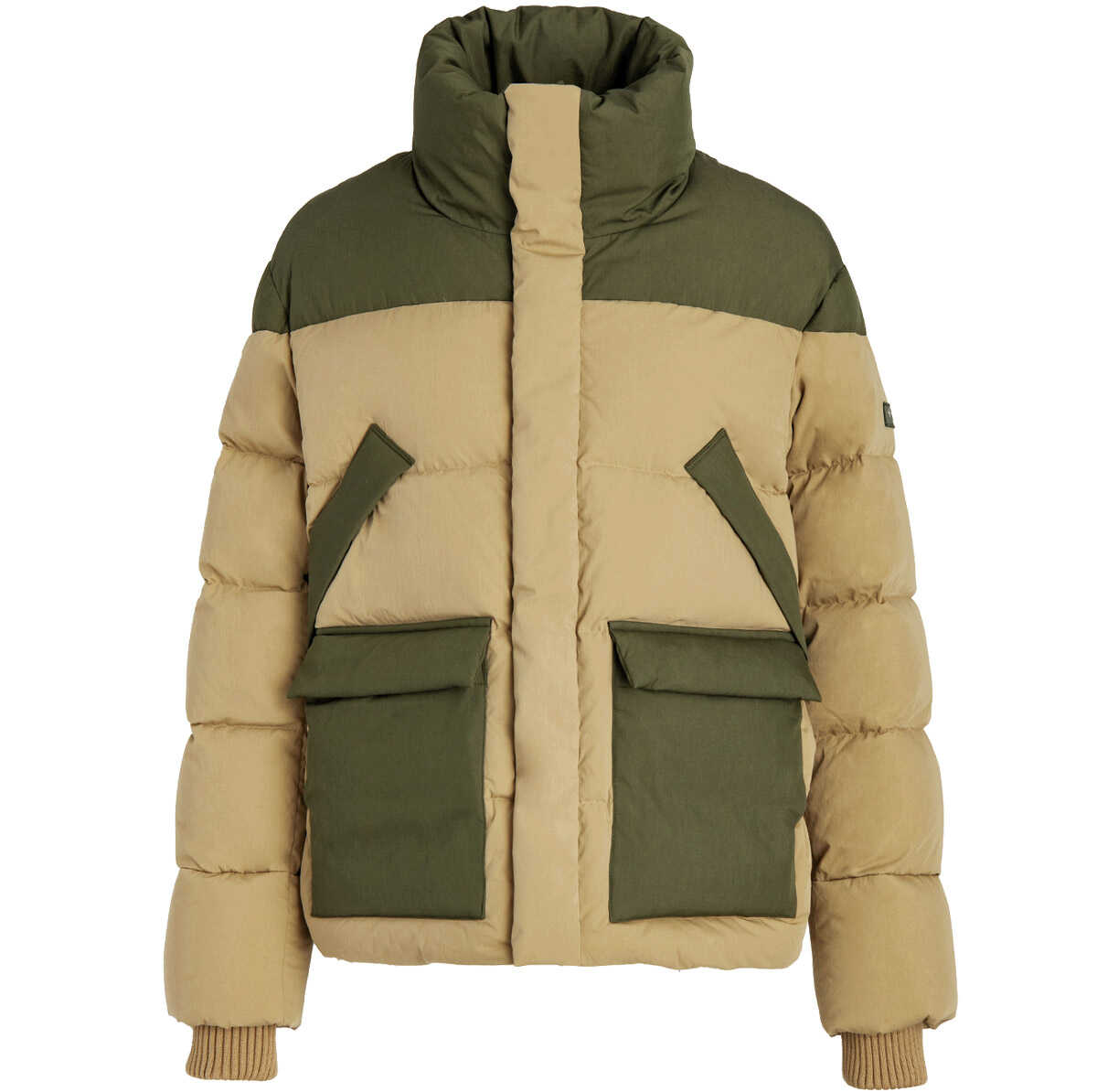 タトラス〉で見つけたここぞの1着！さりげに違い出しできる大人の冬