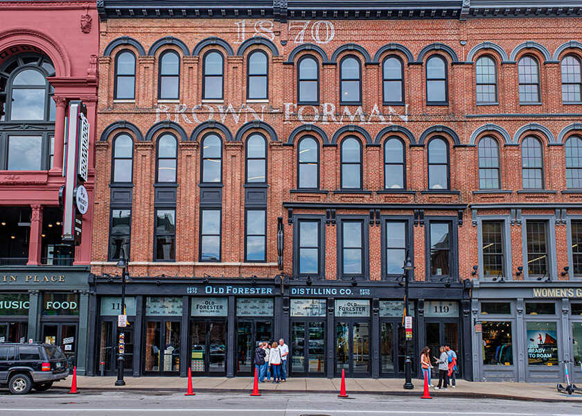 古き良き時代のアメリカーナを満喫できる街エブリデイ・バーボンの街からアメリカン・ミュージックの聖地へ