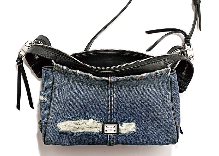 Catch the Wave！街歩きやドライブの相棒にぴったりのサイズ感！　〈ドルチェ＆ガッバーナ〉のダメージデニムバッグ