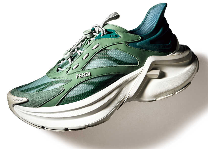 Catch the Wave！大人にふさわしい、〈フェンディ〉の品格ある厚底