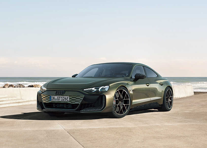 大人の愛車選び! Vol.40走れる電気自動車〈アウディ〉イートロン GTで、長距離でも快適に!