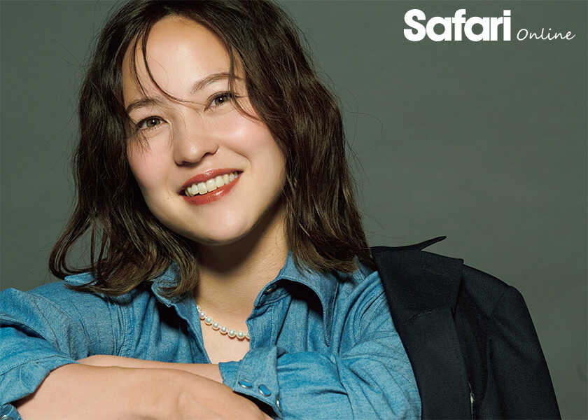 アスリートとデニム女子サッカーの最高峰リーグに挑むエヴァートンFCの【北川ひかる】! 紺ブレとワークデニムで品よくカジュアルに!