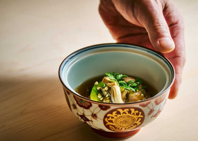 はまだふくこの発見! 料理とお酒のベストマッチング! Vol.88〈鮨 みぎわ〉ドラマのようにバーで待ち合わせてお寿司をつまむ幸せ