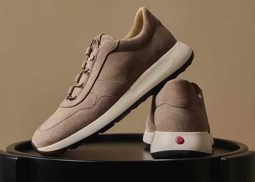 大人が本当に頼れるのは、 “きちんと見える”上質スニーカー!