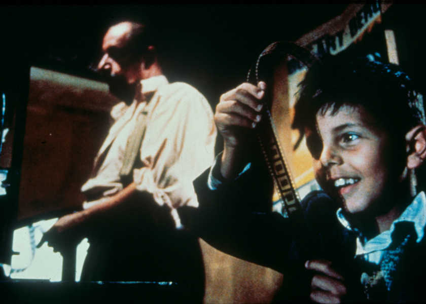 思わず目頭が熱くなる！大人も泣ける映画5選！《再配信》