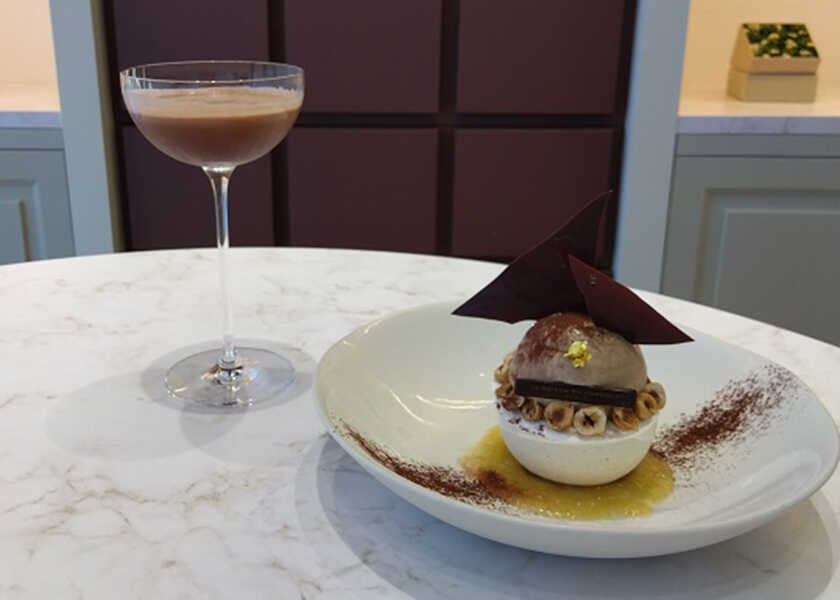 はまだふくこの発見！ 料理とお酒のベストマッチング！ Vol.89〈ラ・メゾン・デュ・ショコラ ニュウマン高輪店〉彼女との甘い時間を約束する、世界初のショコラカフェ！