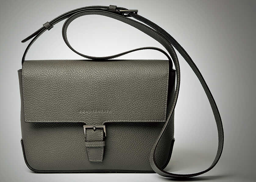 FOCUS ON 今月注目したいモノ・コト!冬の装いに華をもたらす “名脇役”なクロスボディバッグ!