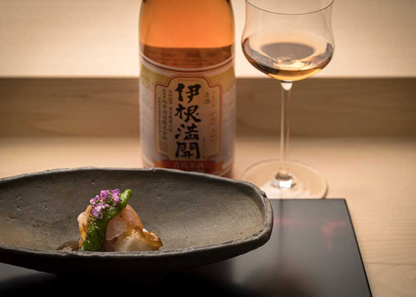 はまだふくこの発見！ 料理とお酒のベストマッチング！ Vol.90〈鮨 大手門〉大都会の中の旅館で味わうお酒がすすむ寿司体験