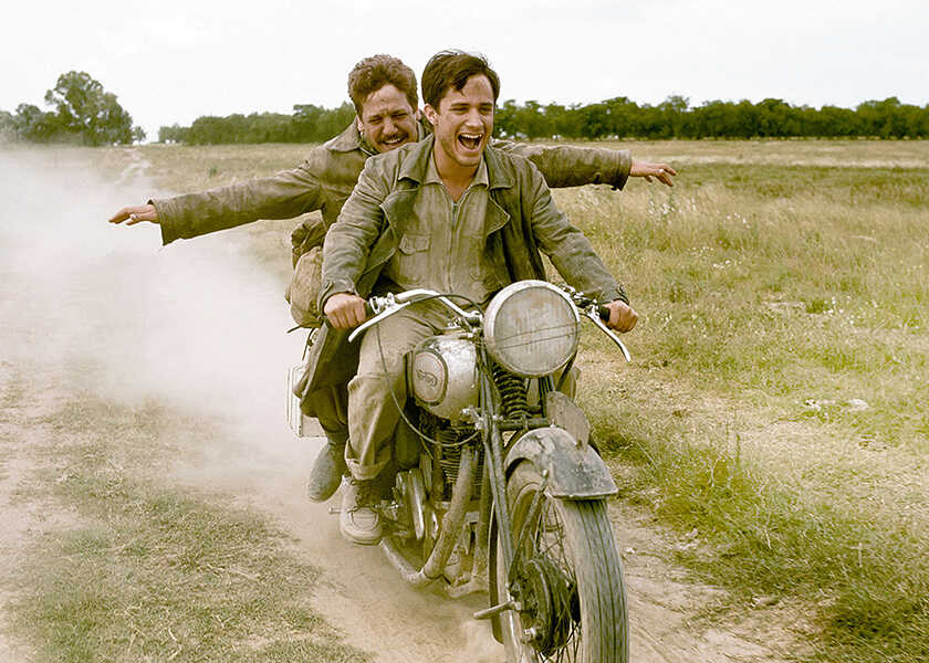 ライダーだけでなく乗らない人もスカッとするバイク映画５選！《再配信》