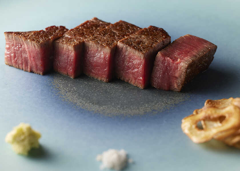 グルメジャーナリスト東龍のホテルグルメで“口福”体験！ Vol.93〈ベルスター東京（BELLUSTAR TOKYO, A Pan Pacific Hotel）〉新宿歌舞伎町からの絶景の中、ダイナミックな鉄板料理を！