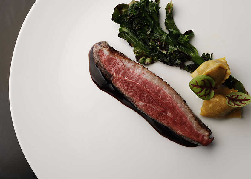 アレが食べたいからこの店へ！ Vol.93 〈カイト〉炭火調理が食欲をそそる、 一斉スタートのイタリアンコース！