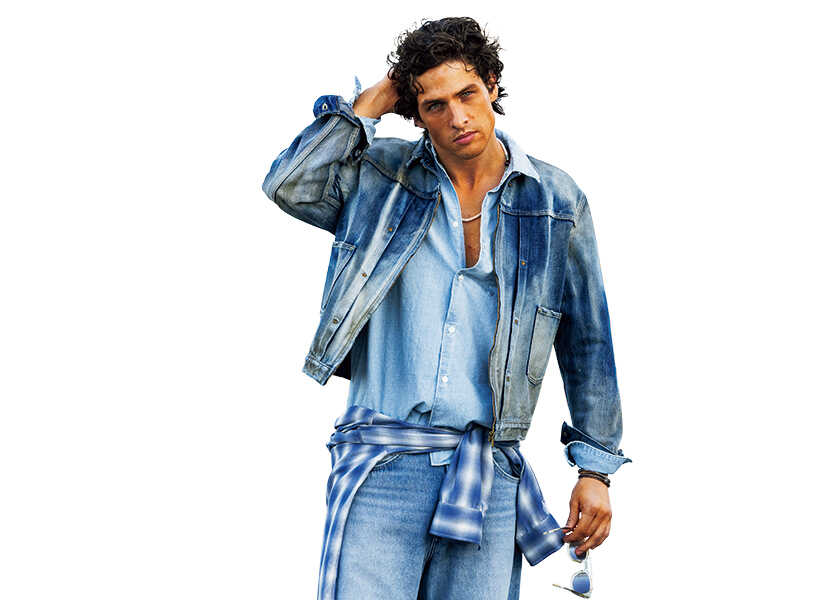 この春の着こなしはいつもは白のところを青に青を重ねてみよう！