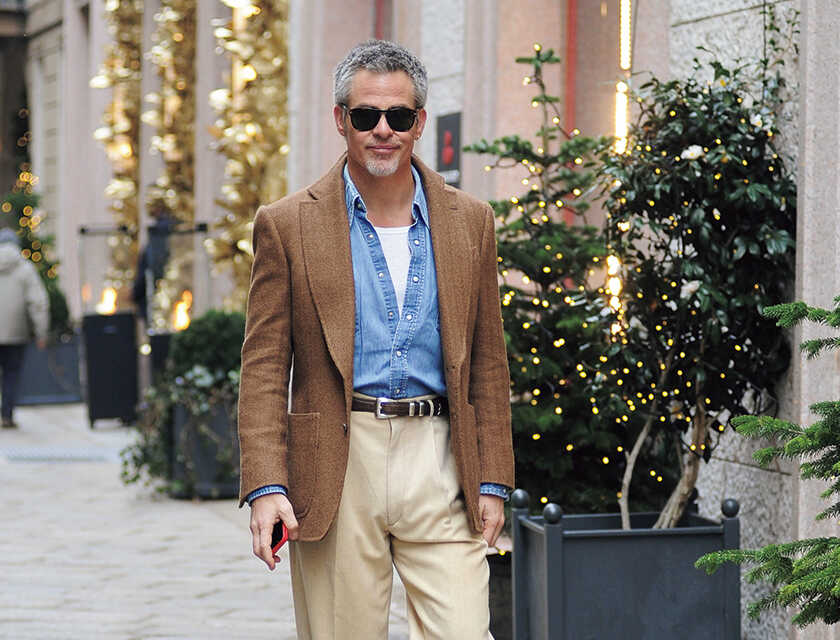 テイラードジャケットには青シャツ合わせが最強！