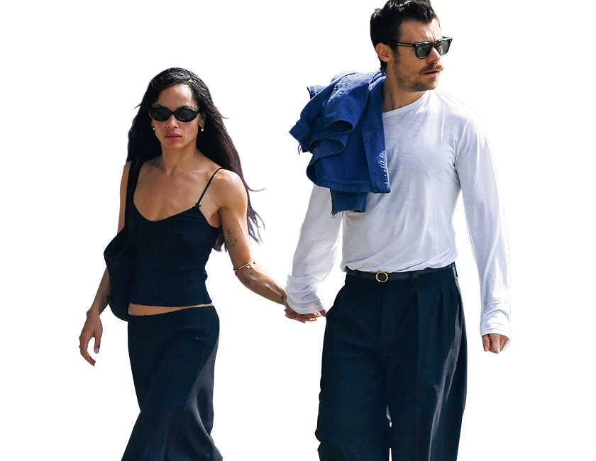 あえて着ないという手もあり⁉︎セレブのような青シャツの使い方！