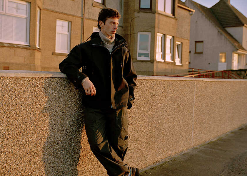 〈マッキントッシュ〉と〈シーピーカンパニー〉がコラボ雨の日こそ、着たい完全防水アウター！