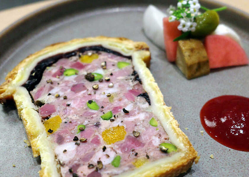 アレが食べたいからこの店へ！ Vol.96〈エイチアールエムティー ステージ（HRMT STAGE）〉若手ホープを料理長に抜擢した、新たなるフレンチレストランに期待が高まる！