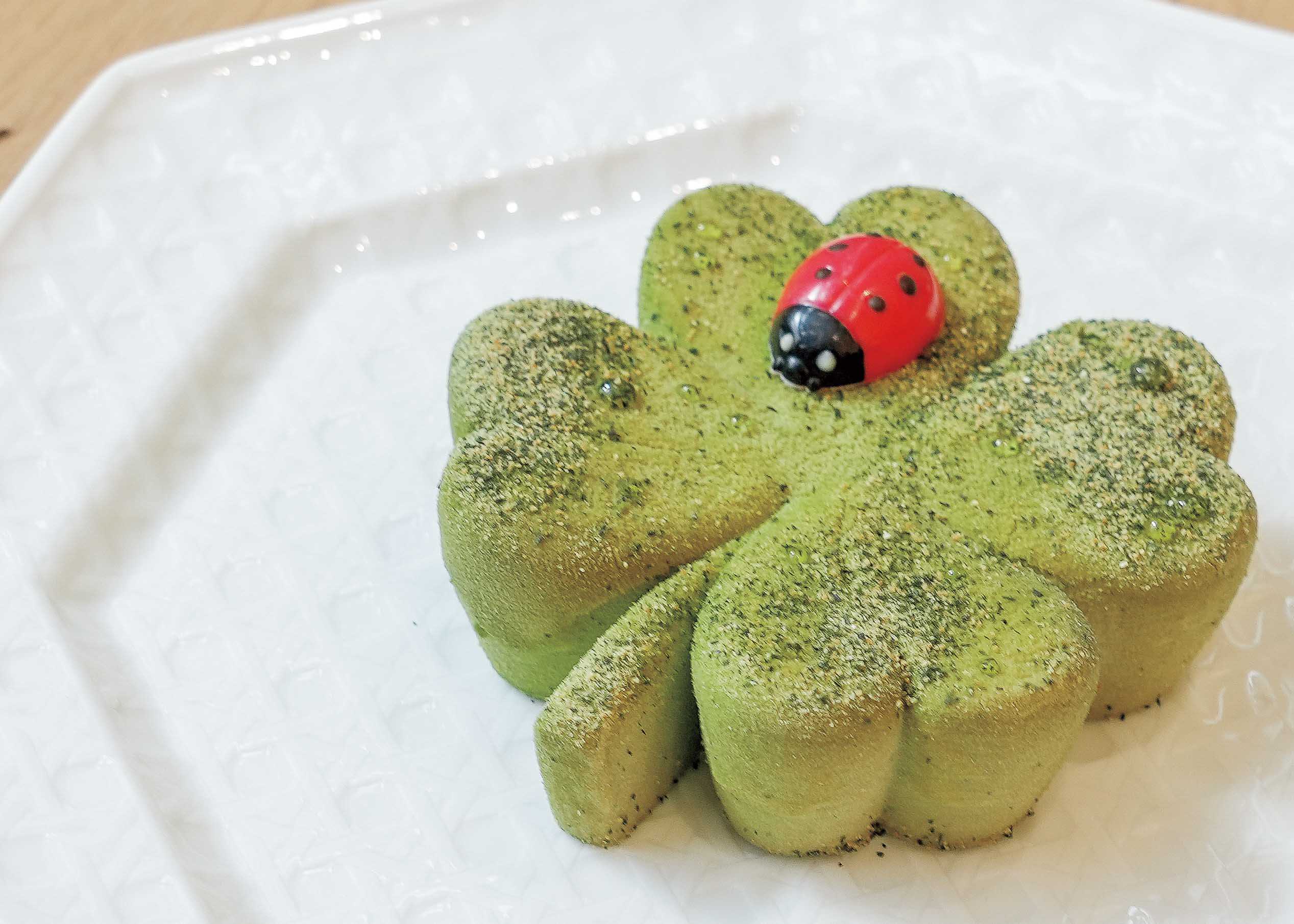 ハートに火をつけて!ラグジュアリーに浸る、夢のような〈ディオール〉の世界で極上スイーツ! | Gourmet | Safari Online