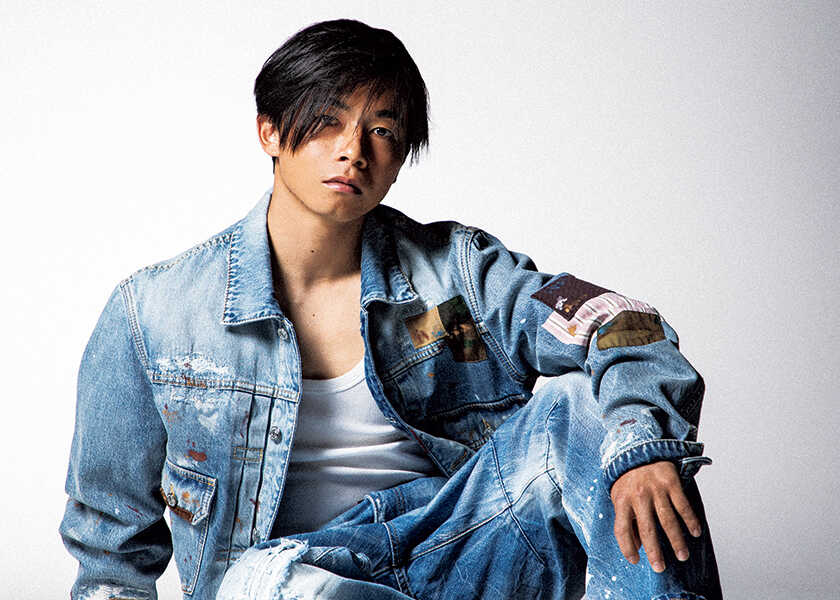 俳優・長谷川博己の手元を飾る〈ルイ・ヴィトン〉の新作時計！新生