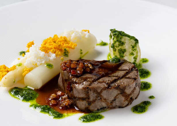 はまだふくこの発見！ 料理とお酒のベストマッチング！ Vol.97〈ラ・セヌ〉舞台やアートな空間が好きな彼女なら、きっと喜ぶフレンチコース！