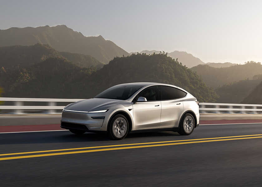 話題のクルマを品定め！ガレージに迎えたい進化系SUV！　〈テスラ〉モデル Y L