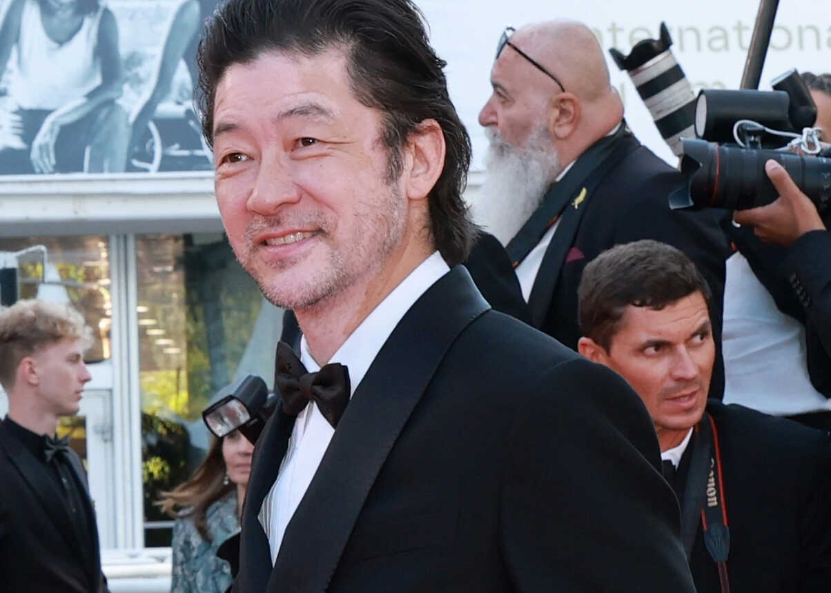 浅野忠信の立ち姿がかっこいいと話題に! カンヌ国際映画祭で魅せたスマートなタキシードはどこの?