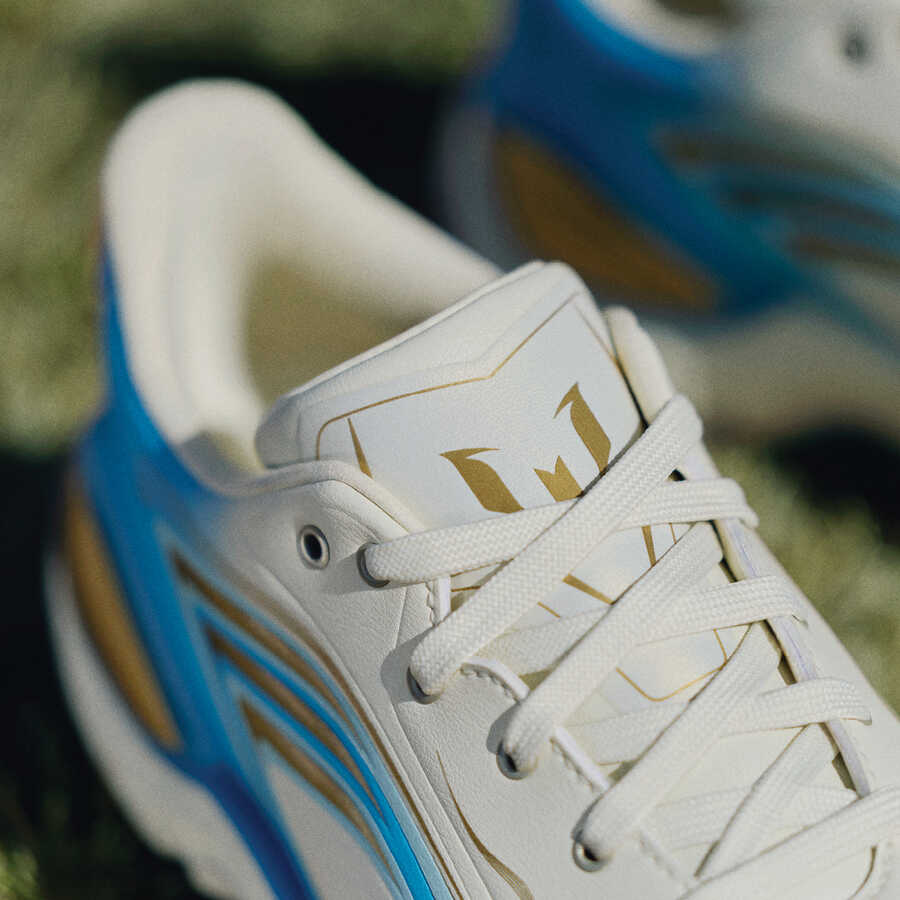  MESSI ゴルフシューズ メンズ　即完品　28.5 アディダス〉の限定ゴルフシューズで足元に遊び心を！リオネル・メッシ