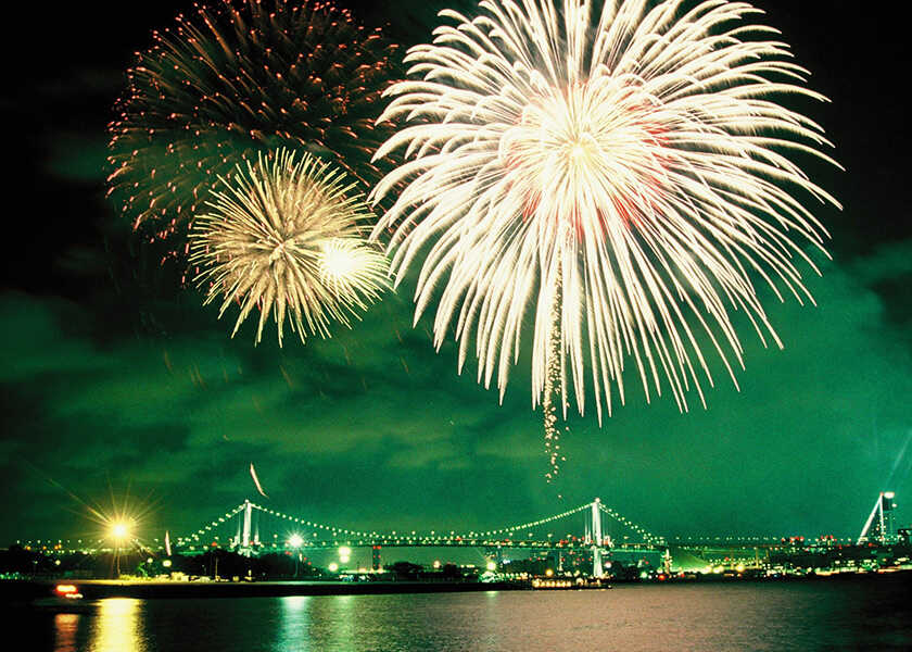 〈コンラッド東京〉が"東京湾大華火祭"鑑賞の特別プランの予約を開始