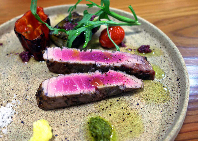 アレが食べたいからこの店へ！ Vol.109〈エイジ（AGE.）〉熟成と薪火とが生み出す、唯一無二の魚料理はこんなに美味しい！
