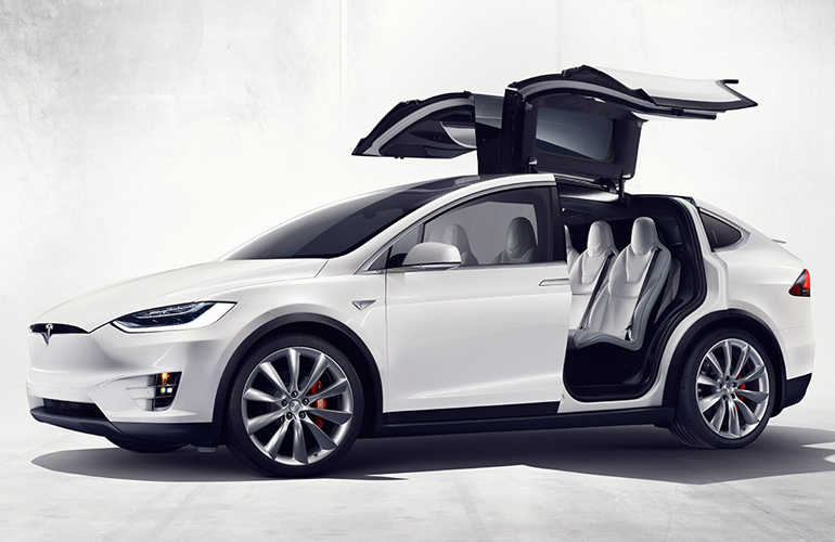 テスラ〉モデルXが阪急メンズ東京に登場！ | Cars | Safari Online