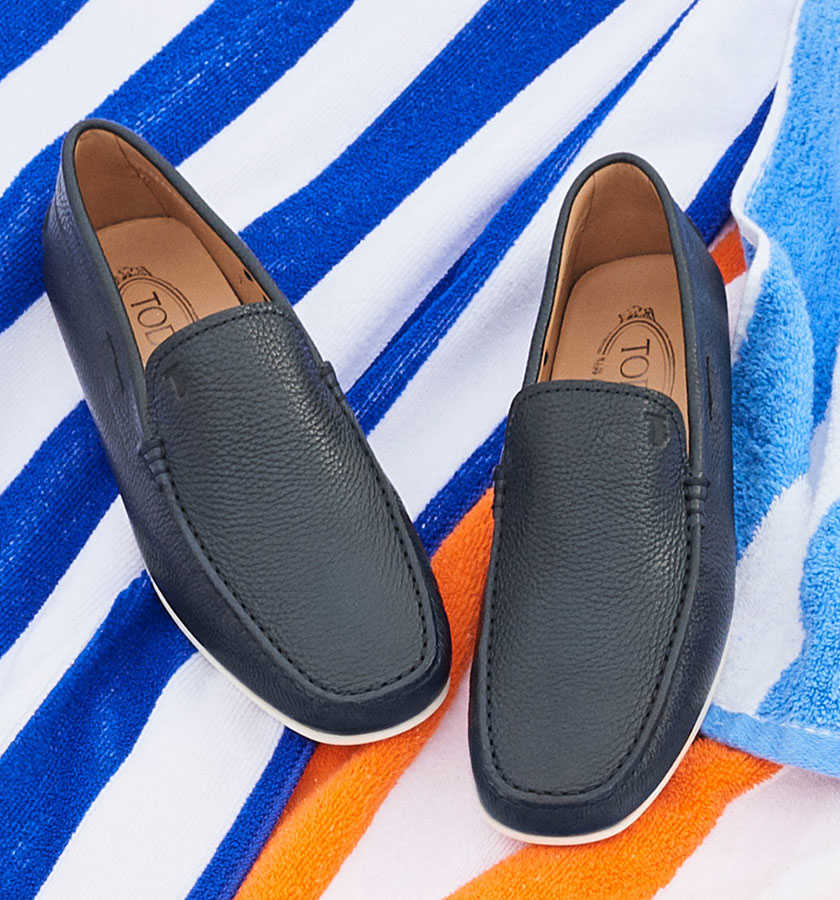 アクティブ男の足元は〈トッズ〉の日本限定カラーで差がつく