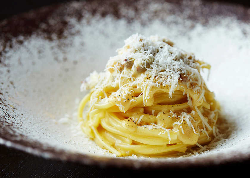 ホテルの名物メニューを彼女と♡ 味わいにパンチあり！クセになる濃厚