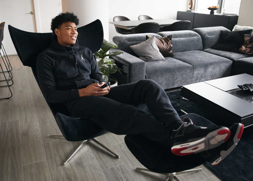 動画】八村塁選手が自宅を大公開！シンプルかつ高級感ある洗練家具が