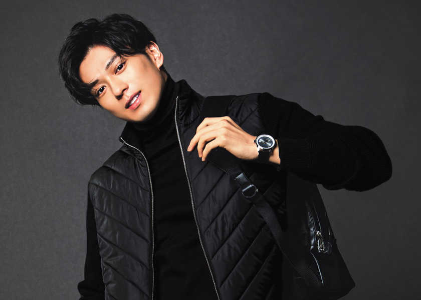 フェンディ　エンボス加工フード付きレザージャケット Catch the Wave！ ［フェンディ／エンボス加工フード付きレザー